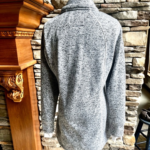 WARM, LONG LINE, HEATHER GRAY ZIP UP JACKET WITH DETACHABLE HOOD. SIZE MEDIUM - Picture 6 of 14